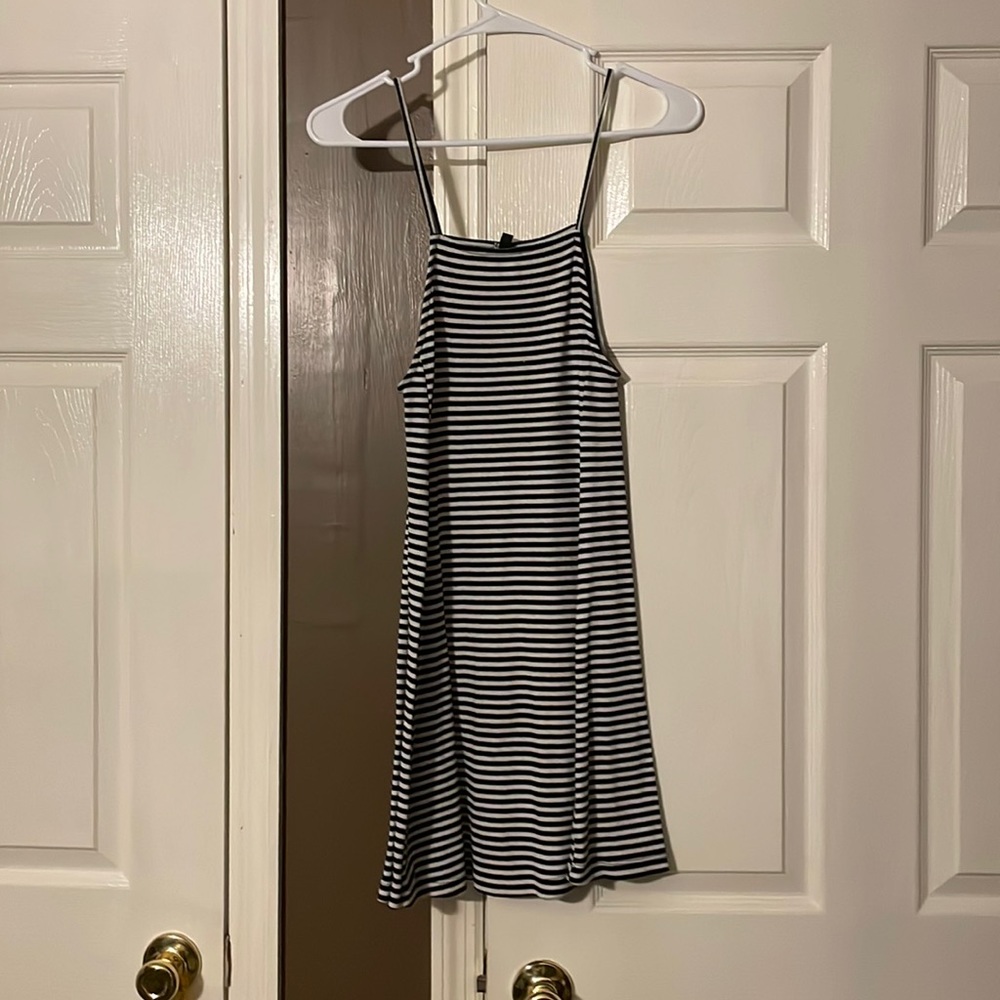 Black/white dress